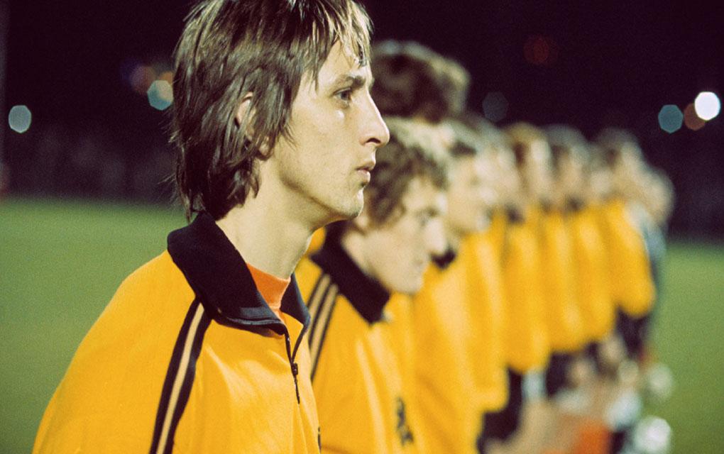 Mete a Cruyff en tu cancha: 5 Principios estratégicos de futbol aplicados a tu empresa