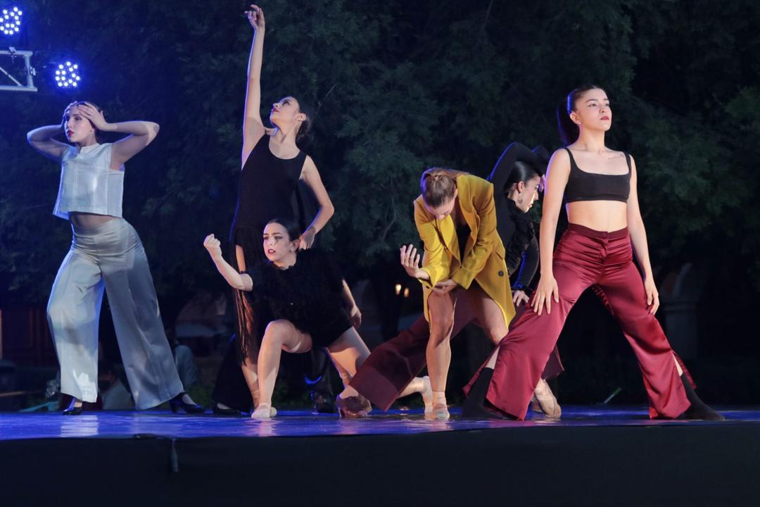 Llevan danza e imagen a la Plaza de Armas en Querétaro