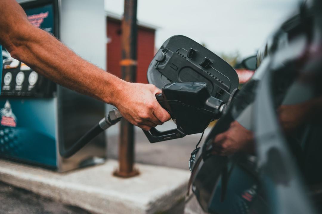 Gasolina Magna en EUA es 24.33% más costosa que en México