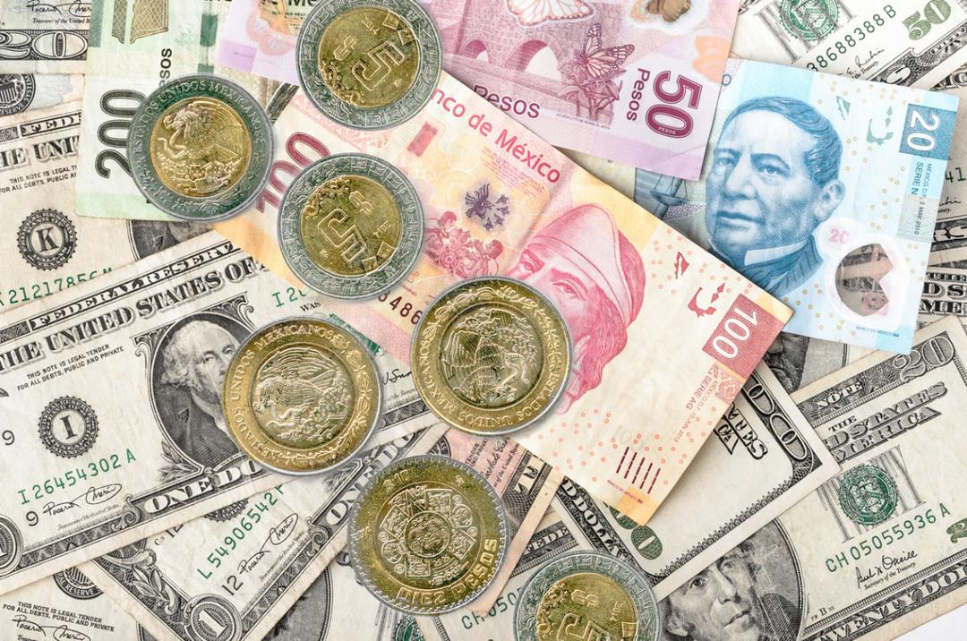 Peso mexicano se fortalece frente al dólar