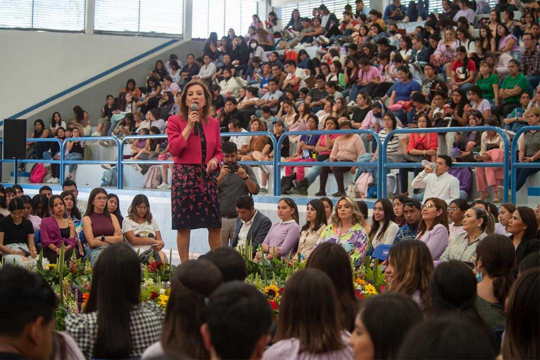 Lupita Murguía destaca participación femenina en la sociedad