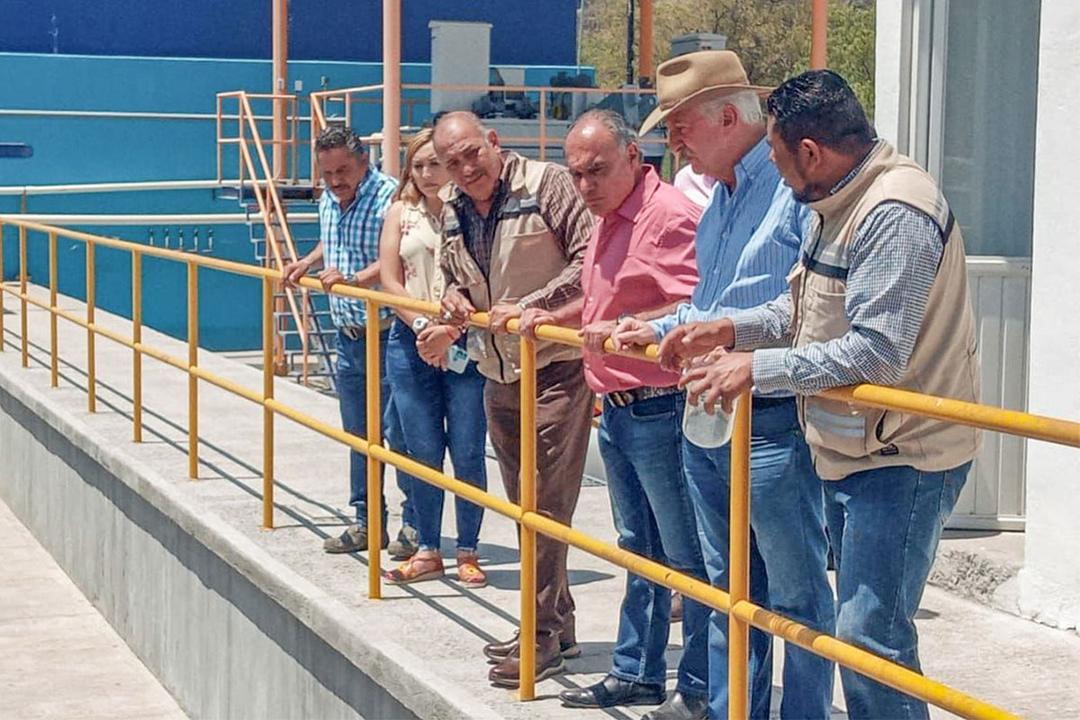 Enrique Vega examina Planta de Tratamiento de Agua en Saldarriaga