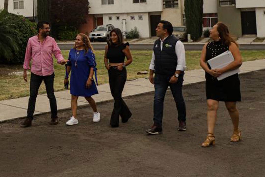 Luis Nava entrega beneficios del programa Dignificación de Condominios