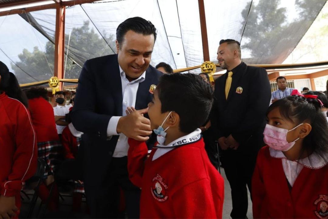 Luis Nava celebra un siglo de la primaria Miguel Hidalgo en Carrillo Puerto