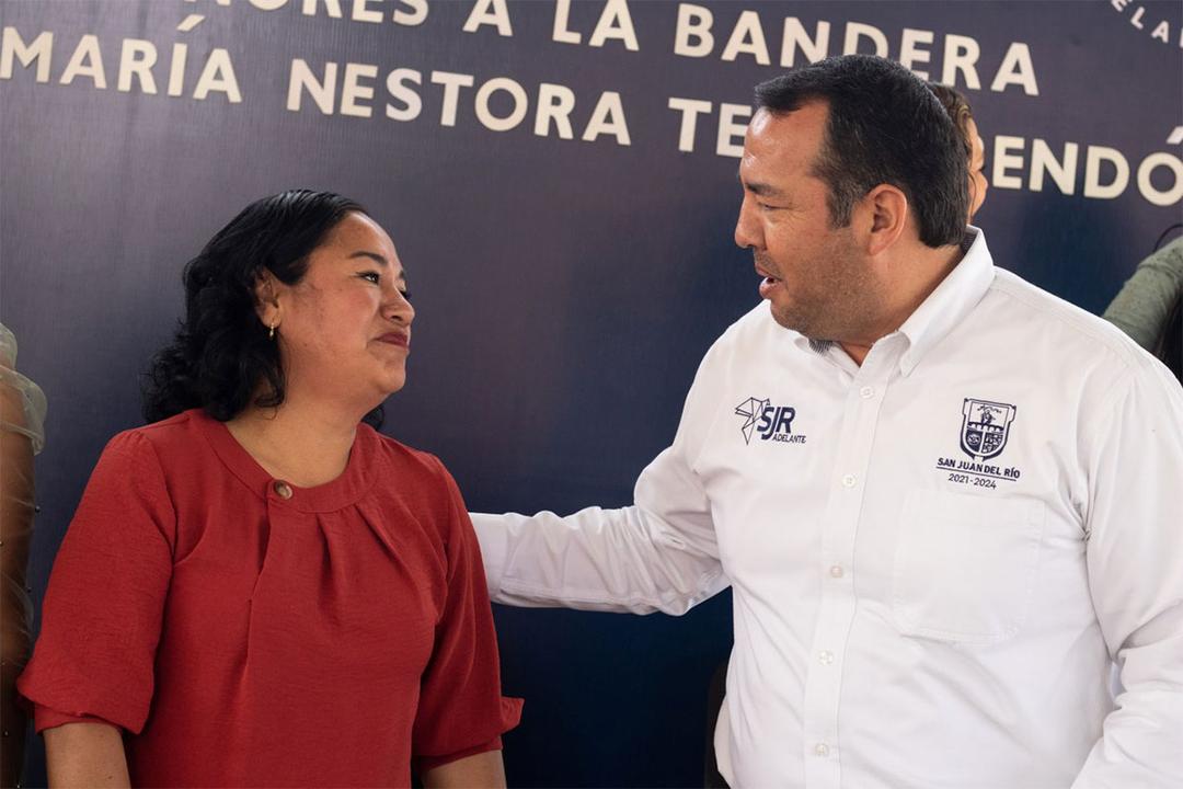 Roberto Cabrera acude a honores a la bandera en El Rodeo