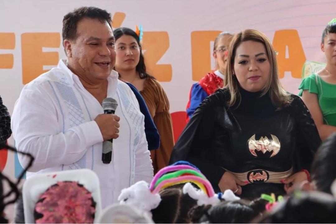Juan Guzmán celebra a niñas y niños en su día