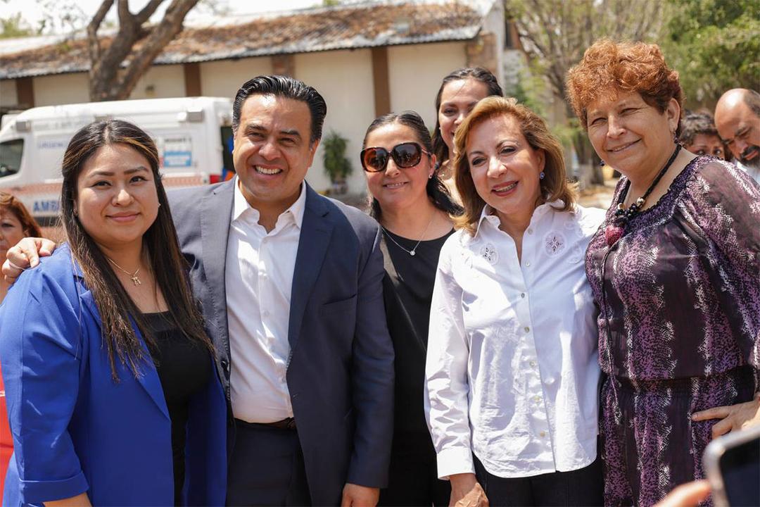 Luis Nava celebra a las madres trabajadoras de Centro Cívico