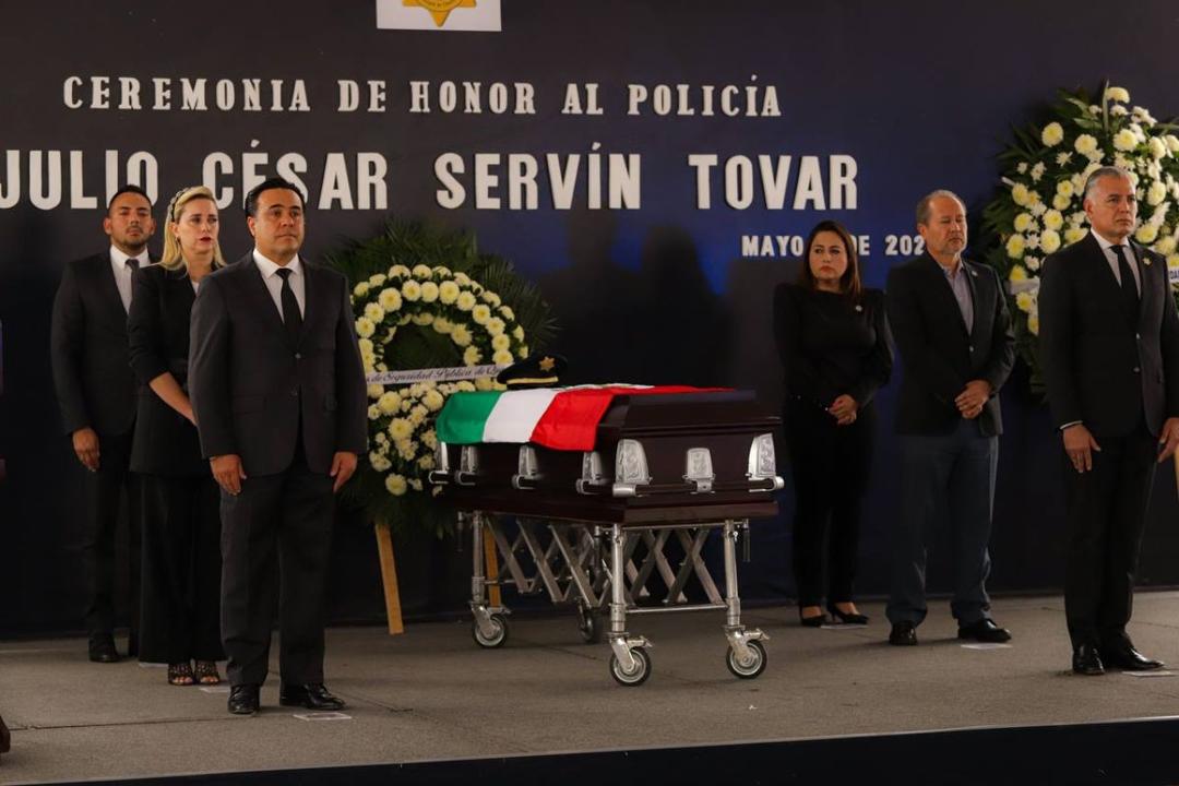 Querétaro homenajea al oficial Julio Servín, fallecido en cumplimiento de su deber