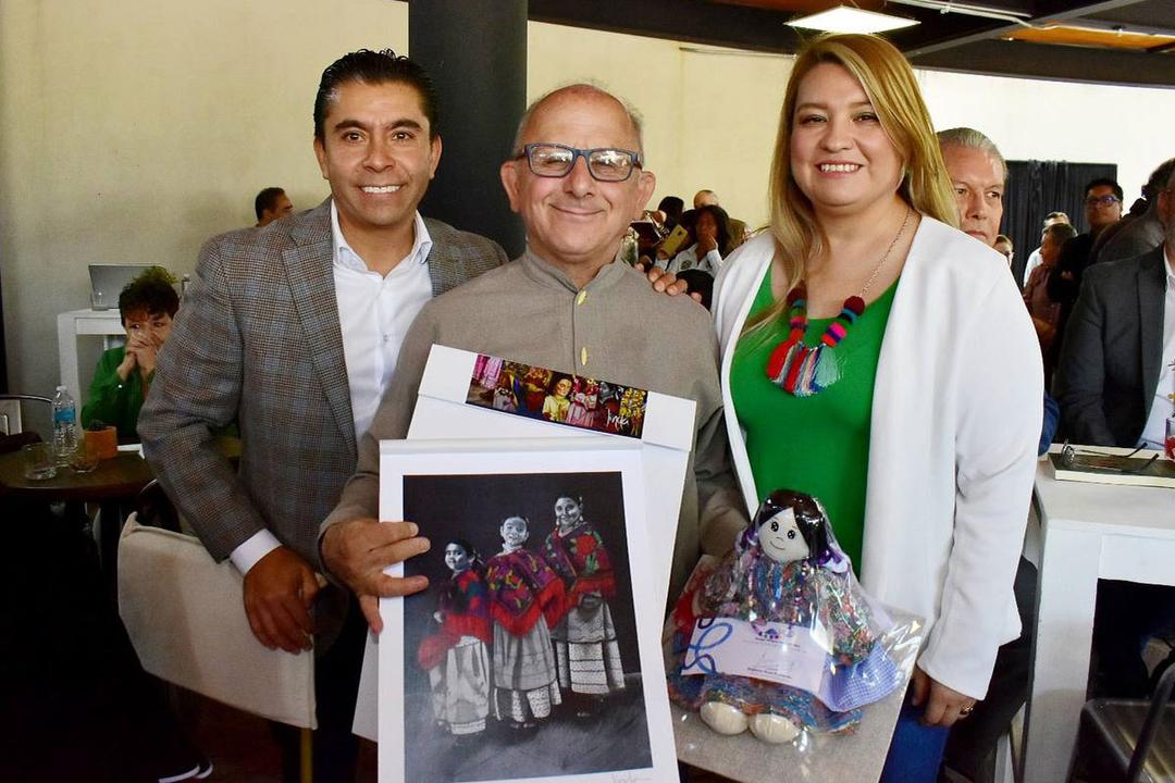 Roberto Sosa rinde homenaje póstumo a arqueólogo Daniel Valencia