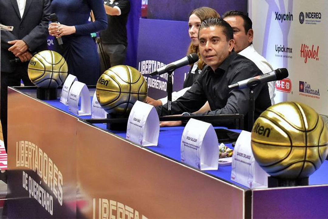 Roberto Sosa asiste a presentación de Liga Femenil de Libertadores