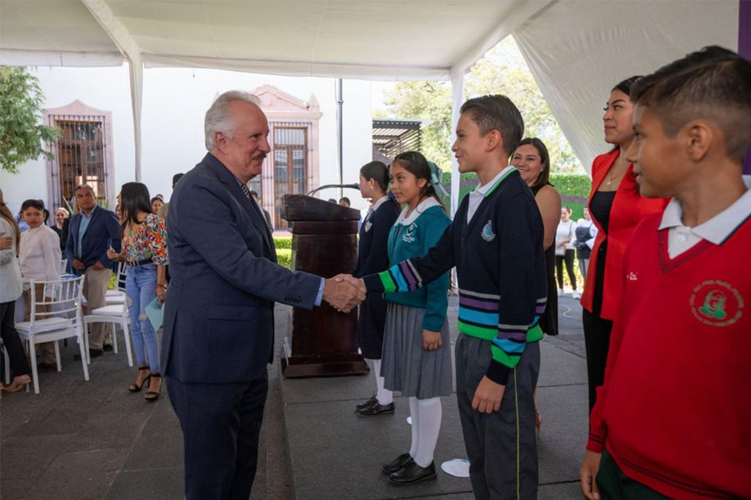 Enrique Vega recibe a ‘Niñas y Niños en el Gobierno 2023’