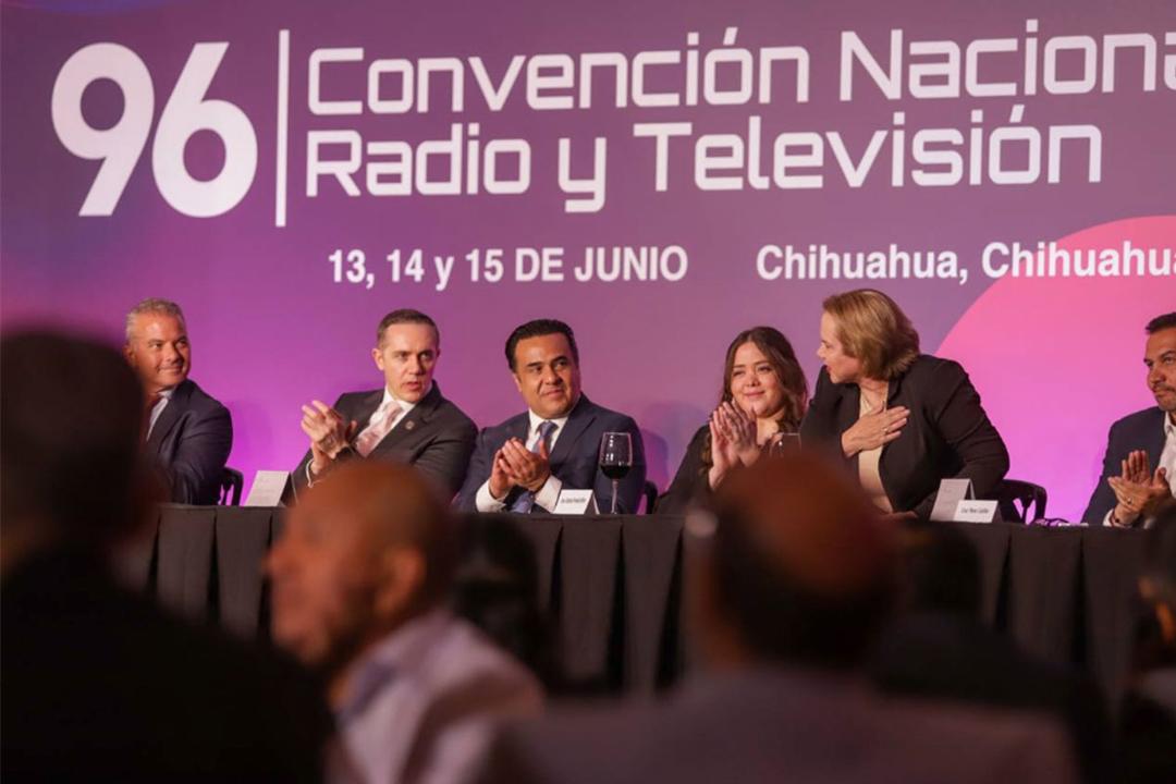 Luis Nava acude a la 96a. Convención Nacional de Radio y Televisión