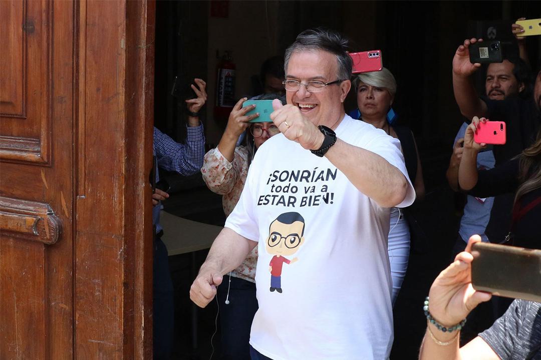 Marcelo Ebrard renuncia a la SRE; busca candidatura de Morena