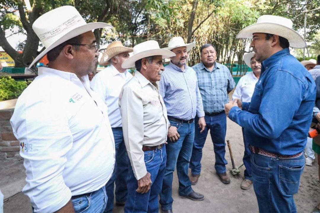 Roberto Cabrera extiende presupuesto al campo sanjuanense
