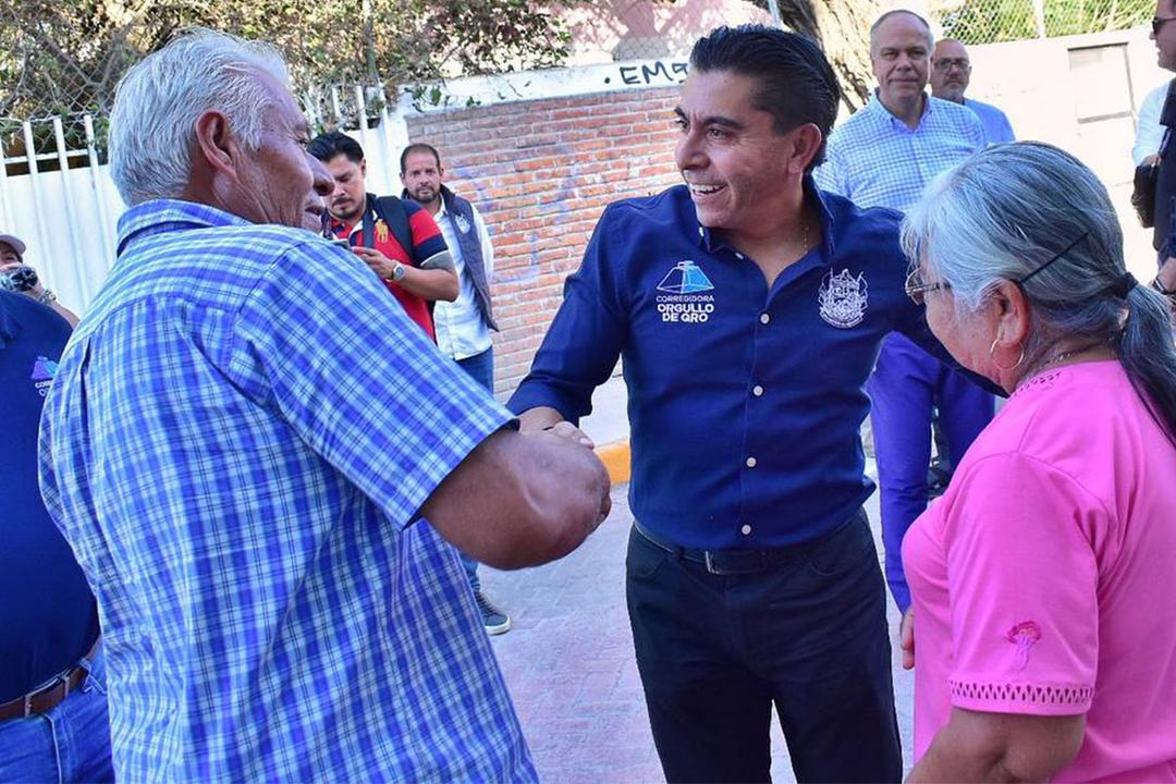 Roberto Sosa entrega obras de mejoramiento urbano en El Pueblito