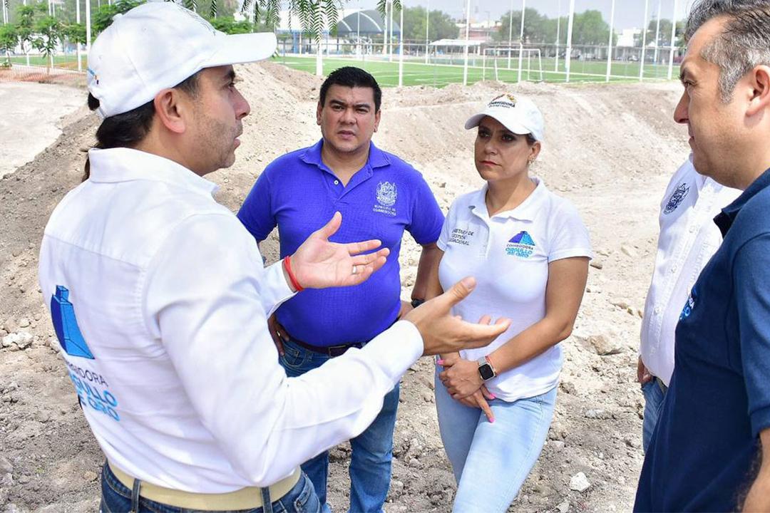 Roberto Sosa inspecciona obra en colonia Emiliano Zapata