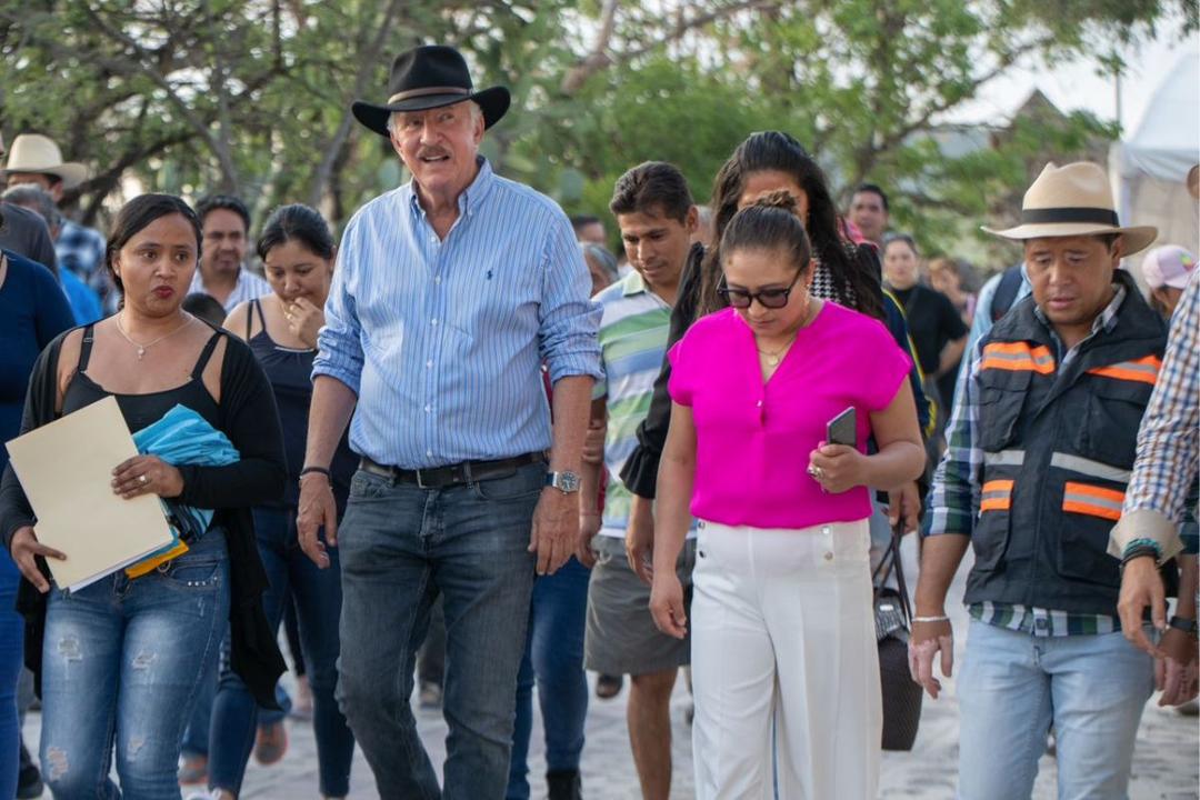 Enrique Vega entrega obras en Palo Alto y El Rosario