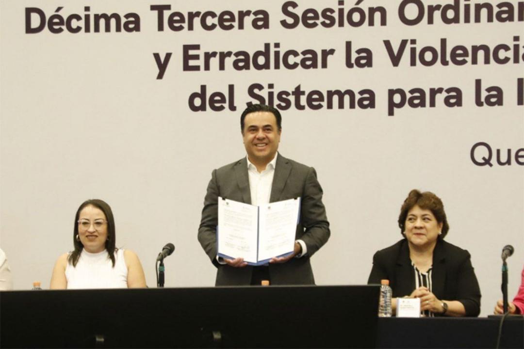 Luis Nava firma convenio con el Instituto Queretano de la Mujer