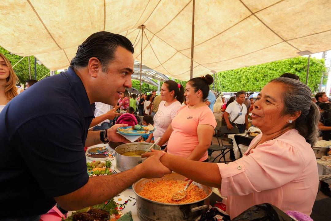 Luis Nava asiste a Feria del Mole y la Tortilla