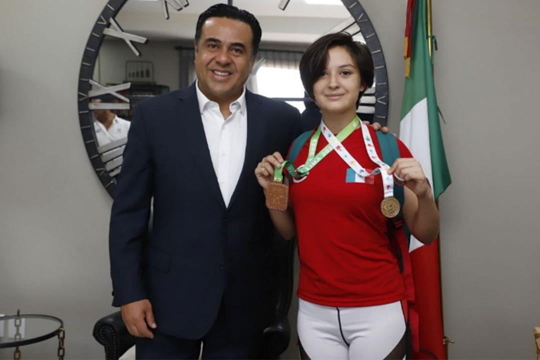 Luis Nava reconoce a judoka queretana Kritzabel Reyes