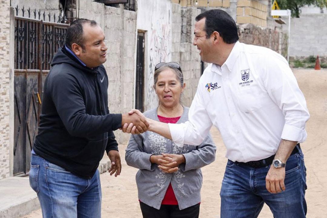 Roberto Cabrera entrega obra de drenaje sanitario