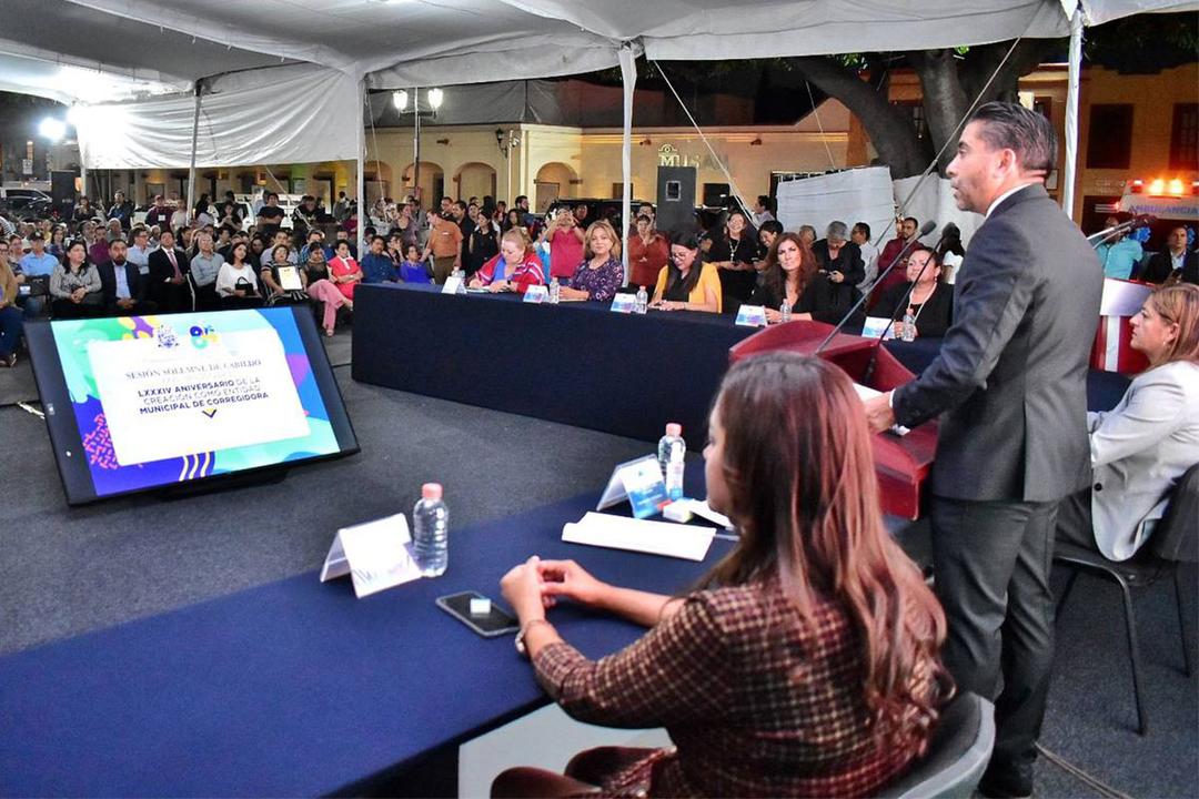 Roberto Sosa celebra 84º aniversario de Corregidora