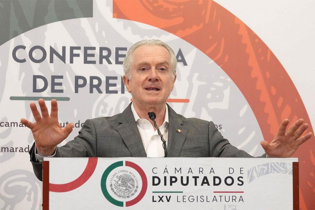 Santiago Creel se registra para candidatura presidencial de oposición