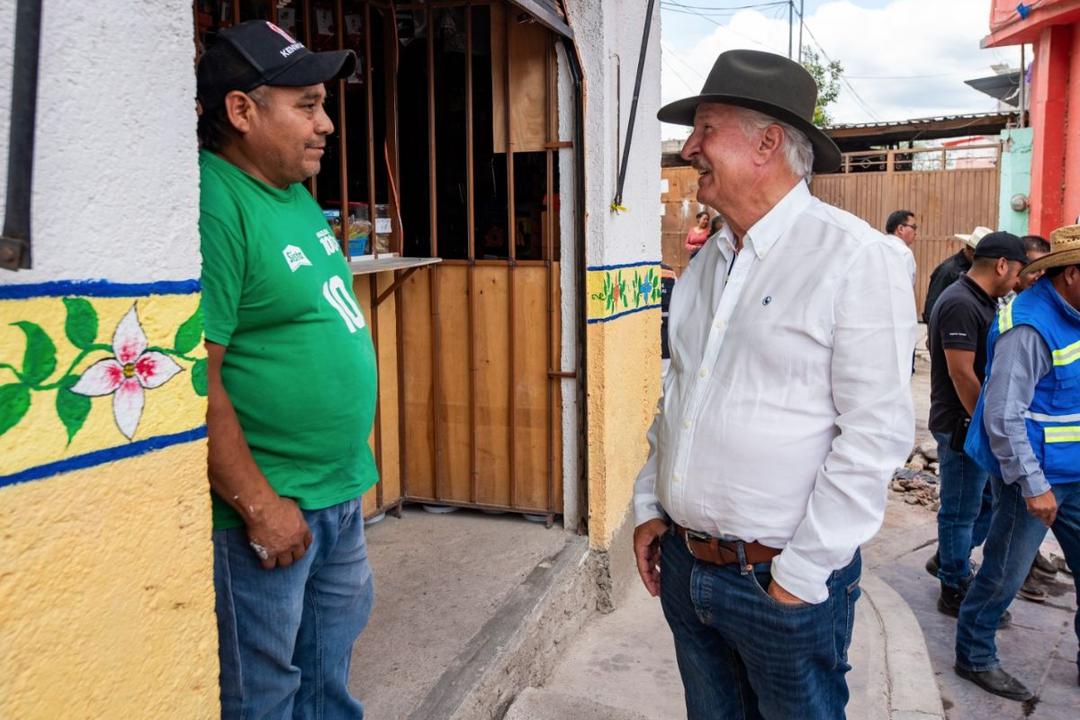 Enrique Vega supervisa obras de rehabilitación