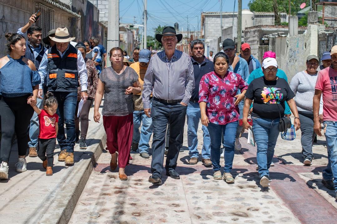 Enrique Vega supervisa avance de obras