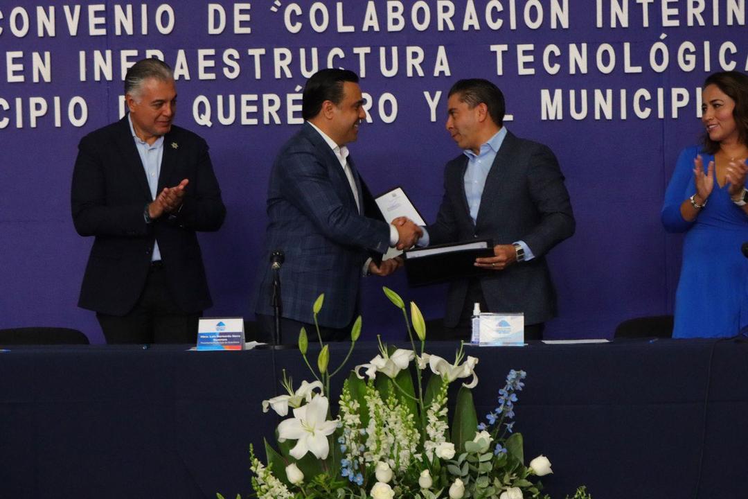 Luis Nava y Roberto Sosa firman convenio de colaboración