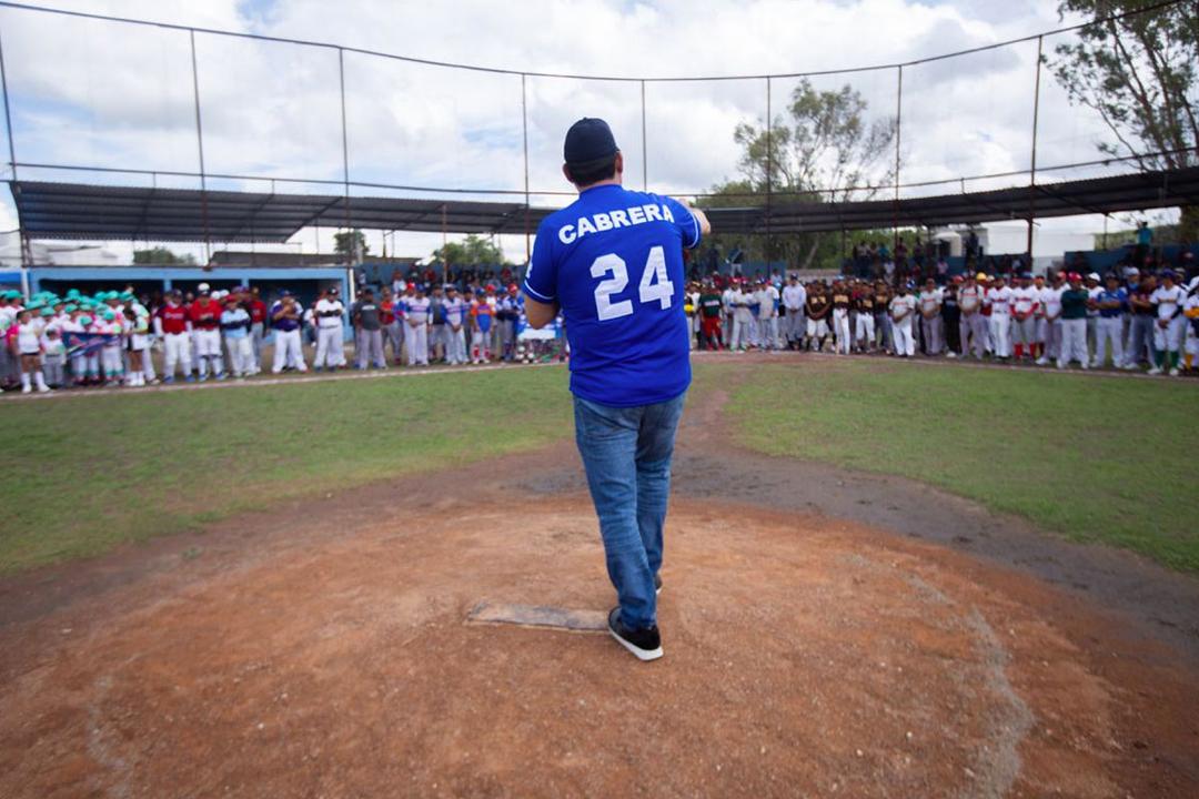 Roberto Cabrera encabeza homenaje a peloteros