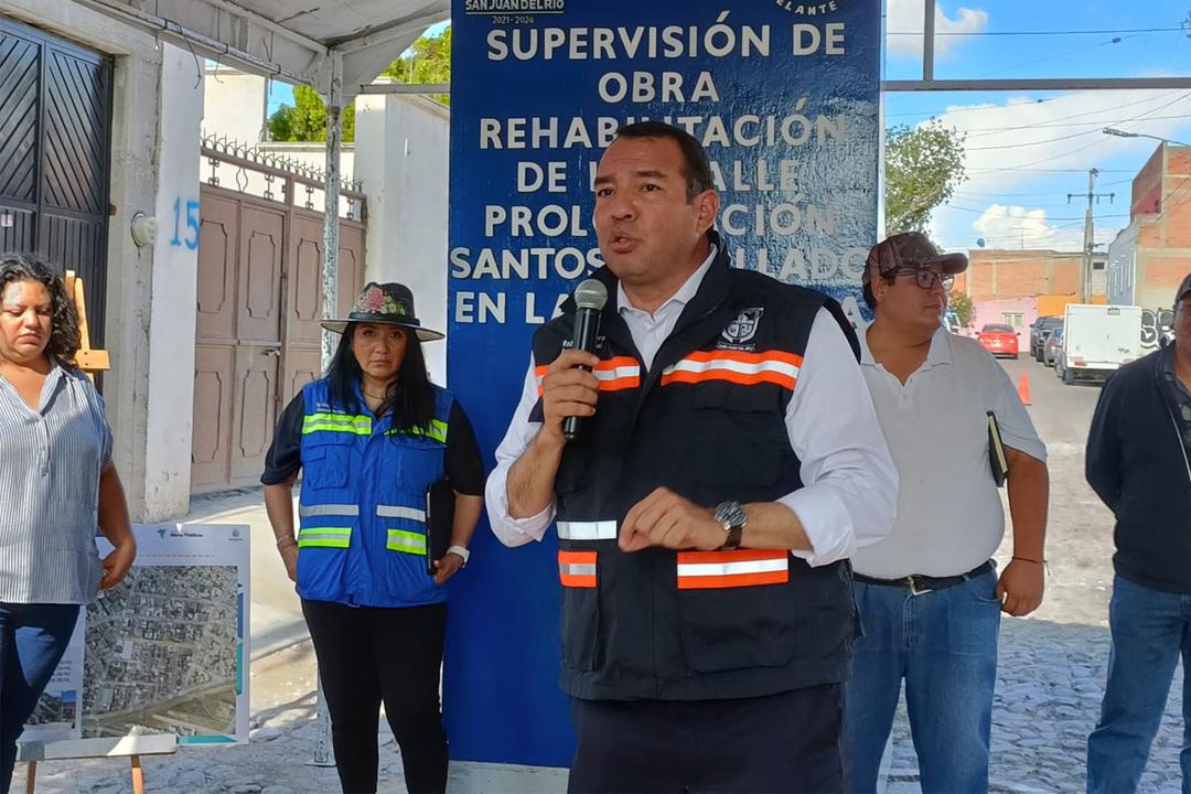 Roberto Cabrera supervisa obra en Fátima