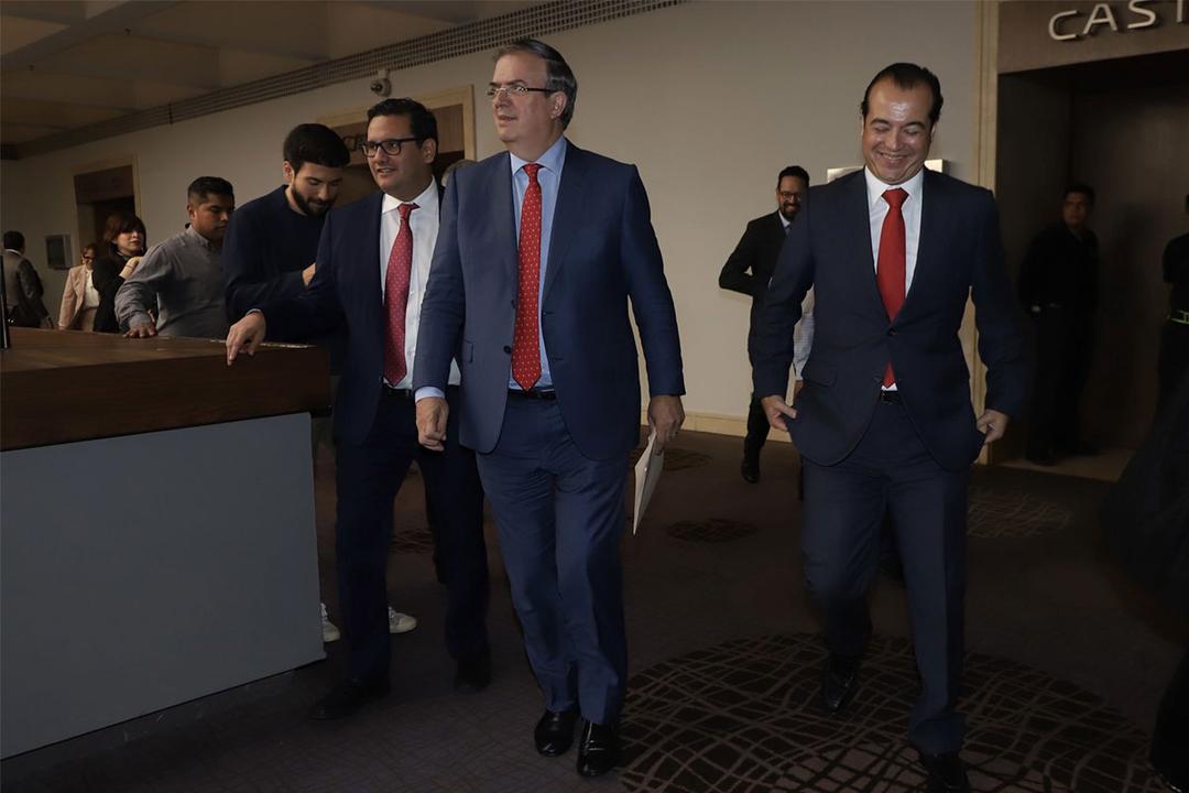 Marcelo Ebrard pide a operadores cuidar voluntad popular en encuesta de Morena