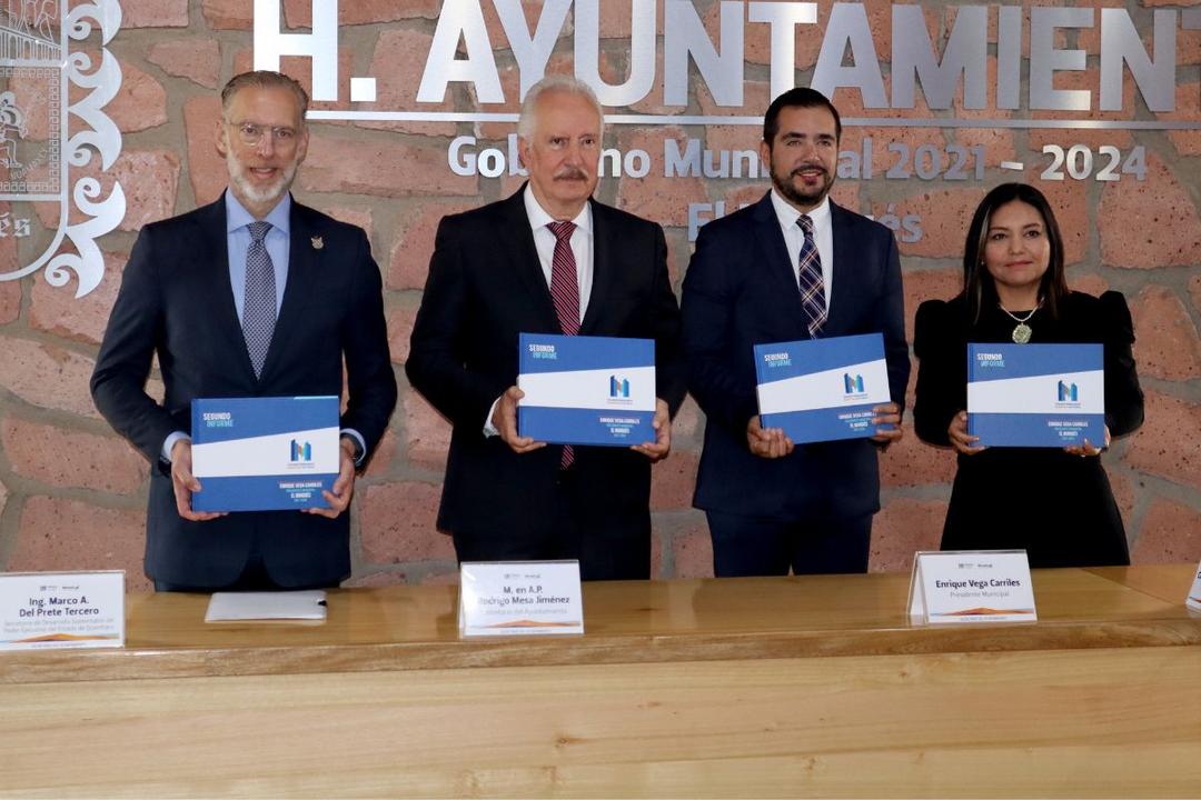 Enrique Vega presenta segundo informe de labores