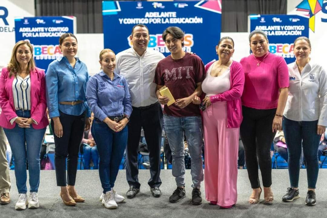 Roberto Cabrera incrementará becas escolares en 2024