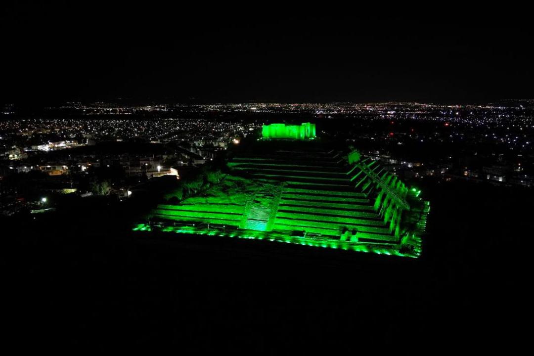 Roberto Sosa presenta iluminación por fiestas patrias en Pirámide de Corregidora