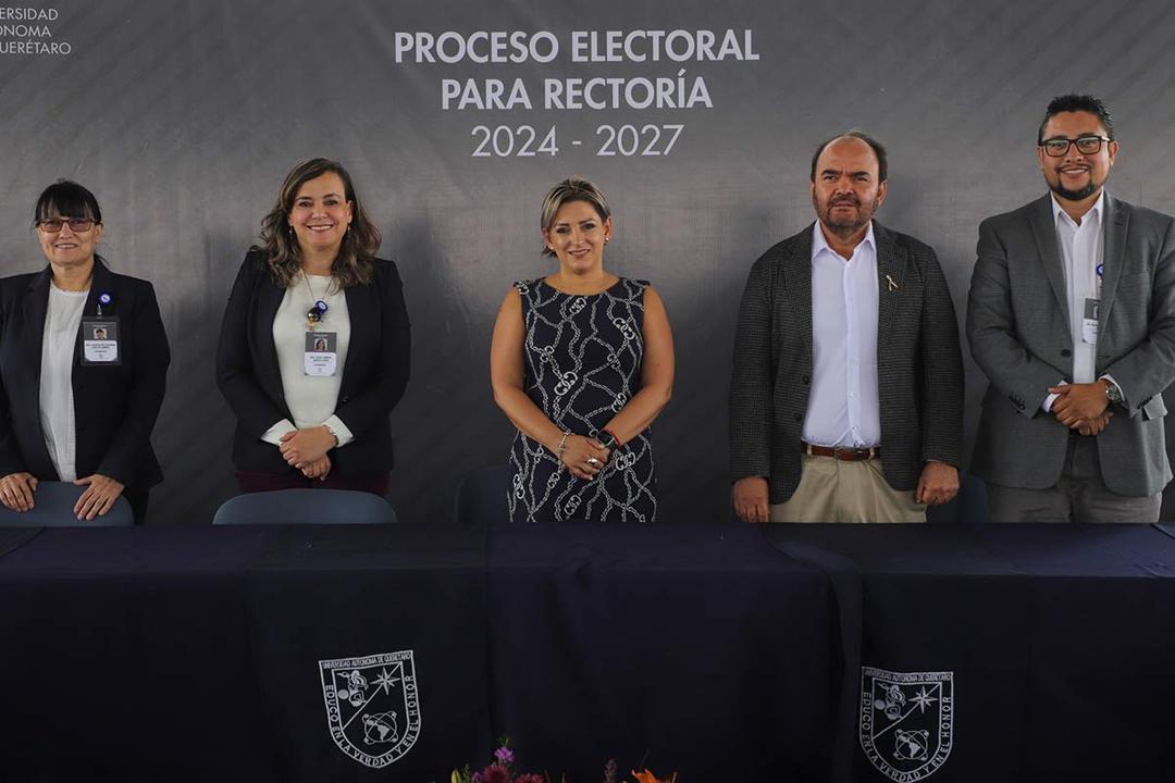 Elecciones UAQ: Por denuncia, apagan micrófono a candidata