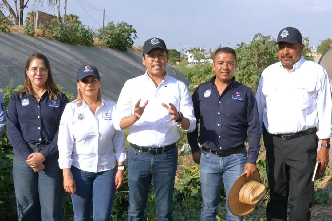 Chepe Guerrero supervisa limpieza de drenes pluviales en Corregidora