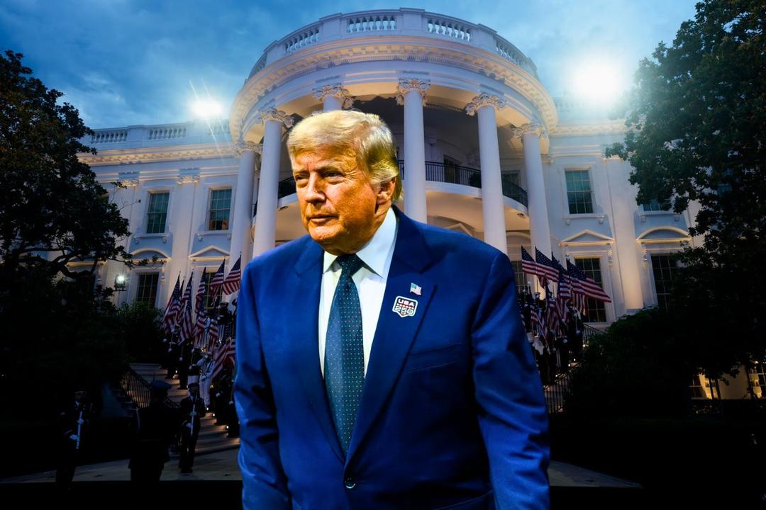 Donald Trump convierte la Casa Blanca en un octágono y celebra sus 80 años