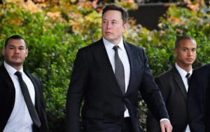 Elon Musk, líder de Tesla, piensa ser influencer