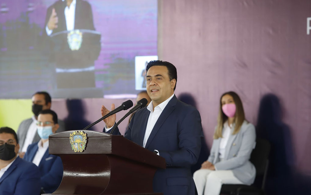 Luis Nava presenta a su gabinete y delegados municipales