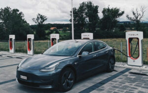 Tesla alcanza nivel récord en entregas de autos eléctricos
