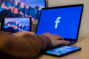 Caen 28 por ciento acciones de Meta Platforms, antes Facebook