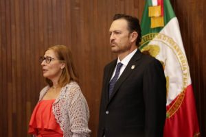 La secretaria de Economía, Tatiana Clouthier, representó al Gobierno federal en el primer informe del gobernador de Querétaro, Mauricio Kuri. Foto: Especial