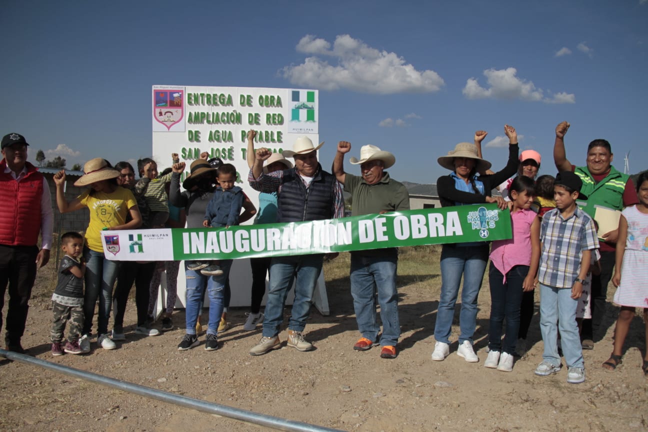 En la comunidad de San José Tepuzas se entregó la red de agua potable con una extensión de 342 metros en beneficio de 50 habitantes. Foto: Víctor Xochipa