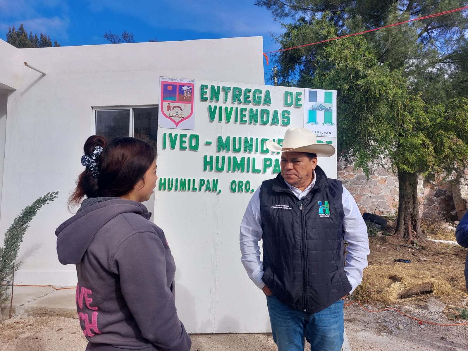 Se ha entregado un 50 por ciento de las viviendas comprometidas, indicó el alcalde de Huimilpan, Juan Guzmán Cabrera. Foto: Cortesía
