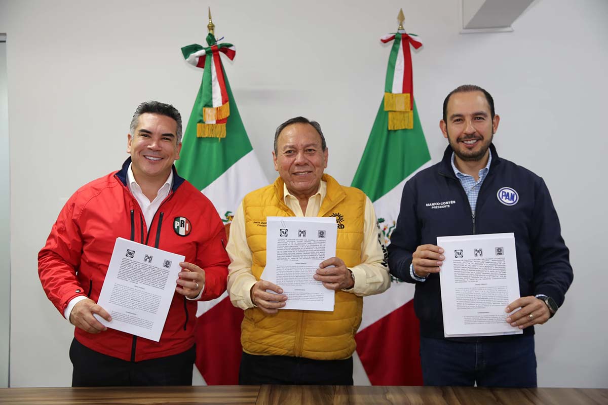 Las presidencias nacionales del PAN, PRI y PRD registraron formalmente la alianza Fuerza y Corazón por México. Foto: Especial