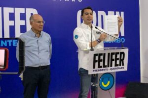 Felifer Macías presenta declaración 5 de 5