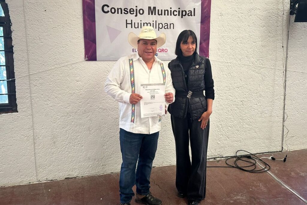 Juan Guzmán se registra como candidato a alcade de Huimilpan