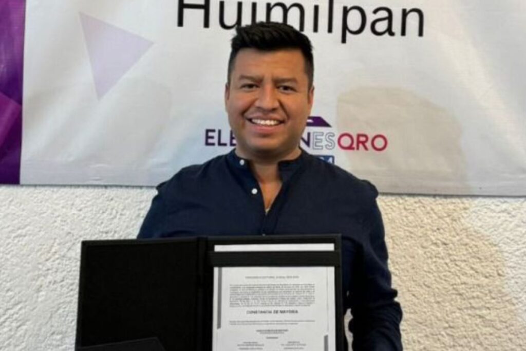 Jairo Morales recibe constancia de mayoría por alcaldía de Huimilpan